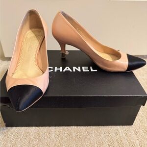 CHANEL Black Cream Heels 35